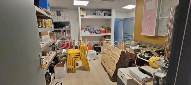 Entrepôt - 246 m² - 5 pièces