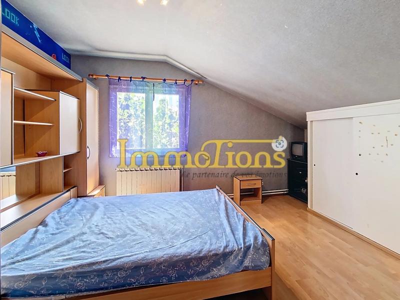 Maison - 231 m² - 9 pièces