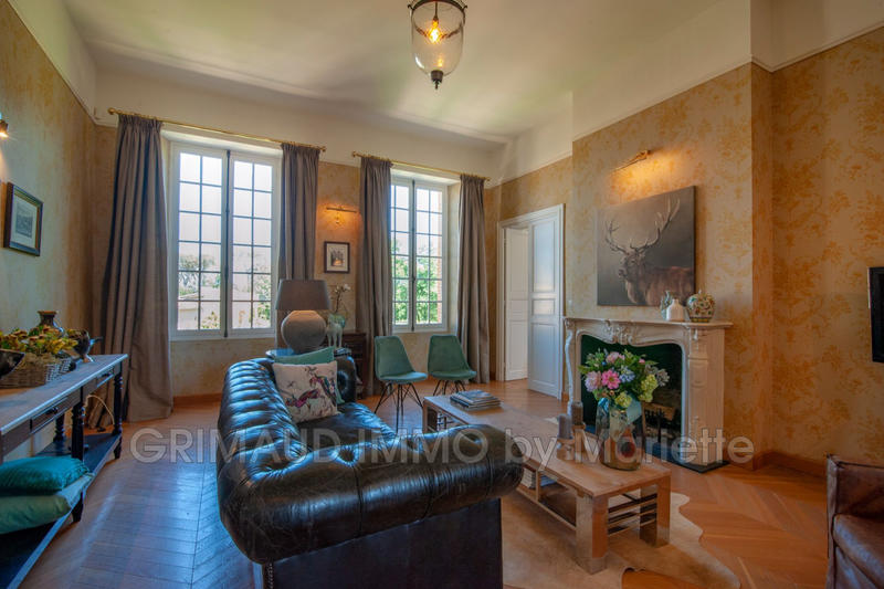 Maison - 740 m² - 17 pièces