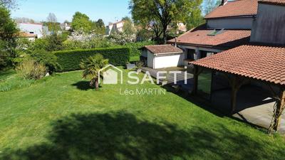 Maison - 200 m² - 7 pièces