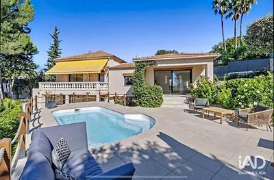 Maison - 222 m² - 5 pièces