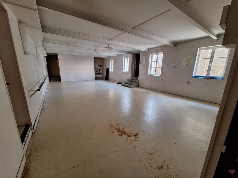 Maison - 242 m² - 10 pièces