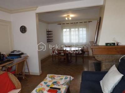 Maison traditionnelle - 91 m² - 7 pièces