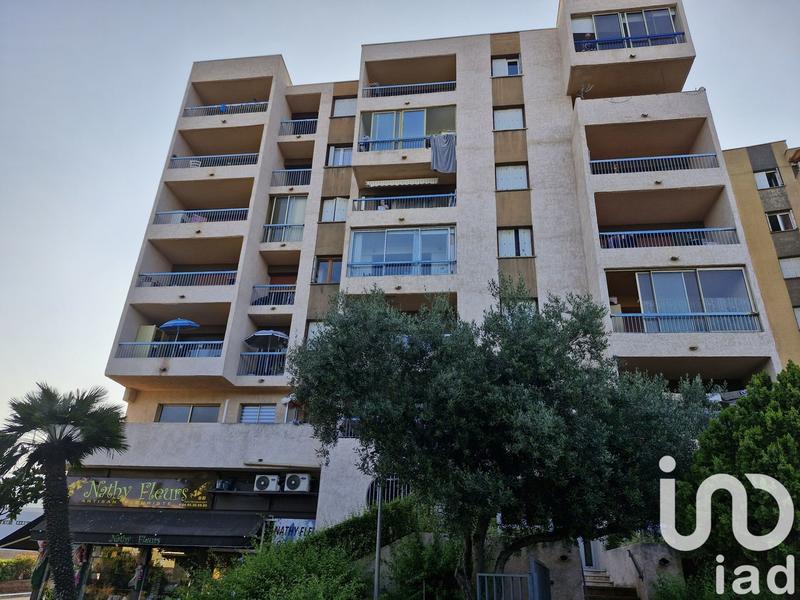 Studio - 30 m² - 1 pièce