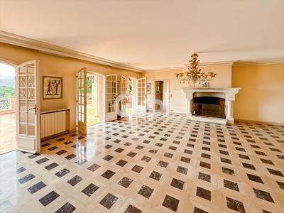 Villa - 375 m² - 6 pièces