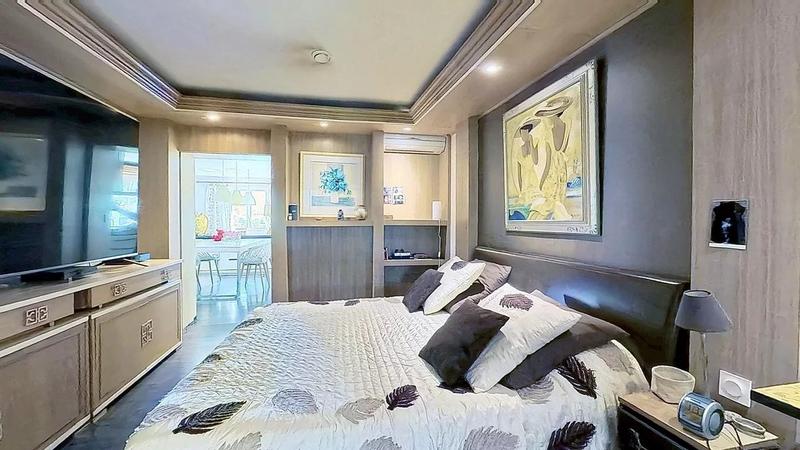 Appartement - 202 m² - 6 pièces