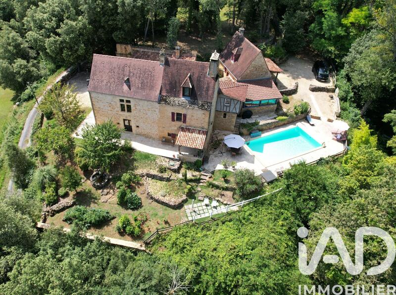 Maison - 230 m² - 6 pièces