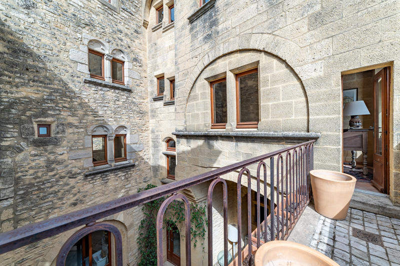 Maison - 215 m² - 8 pièces