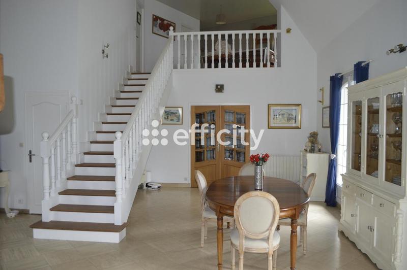 Demeure - 350 m² - 11 pièces