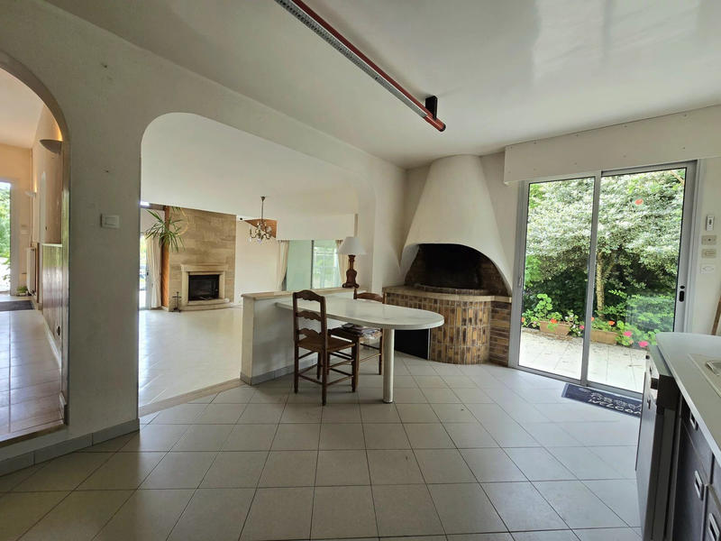 Maison - 282 m² - 11 pièces