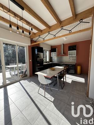 Maison - 122 m² - 7 pièces