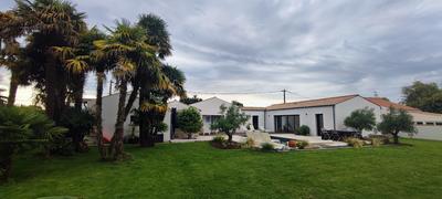 Maison - 220 m² - 5 pièces