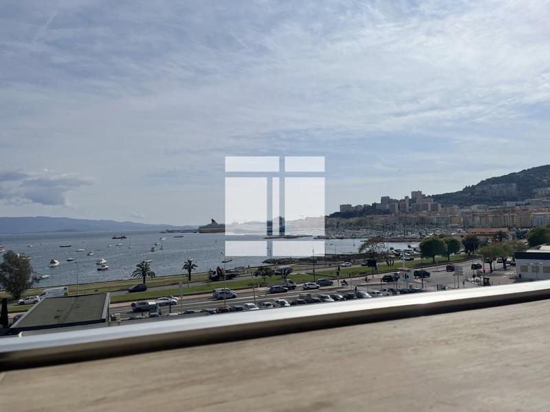 Appartement - 90 m² - 4 pièces