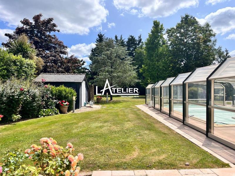 Demeure - 233 m² - 9 pièces