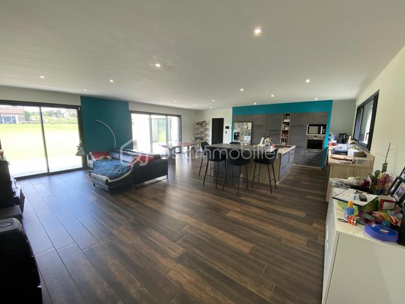 Villa - 244 m² - 6 pièces