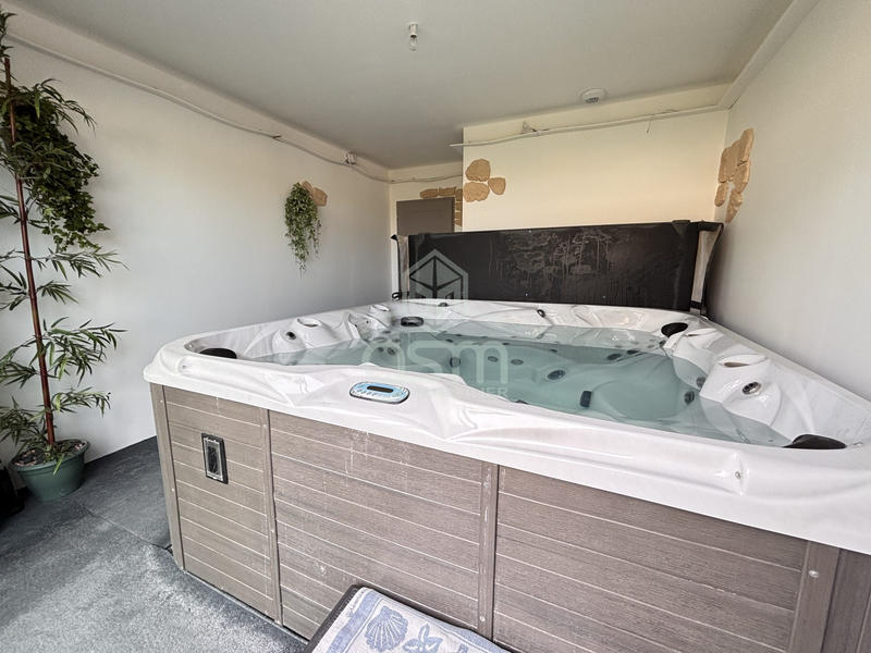 Maison contemporaine - 196 m² - 7 pièces