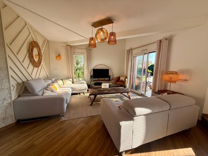 Maison - 200 m² - 10 pièces