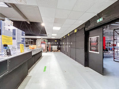 Local commercial - 331 m²