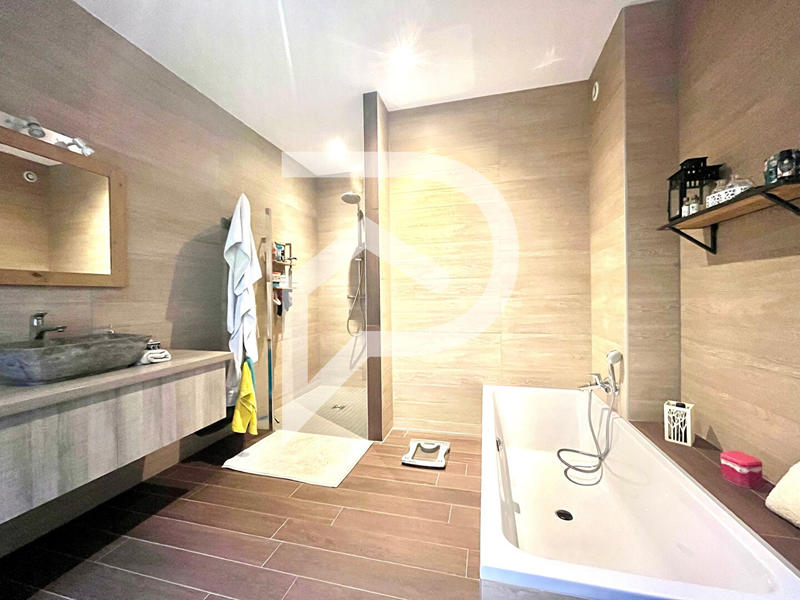 Maison - 309 m² - 7 pièces