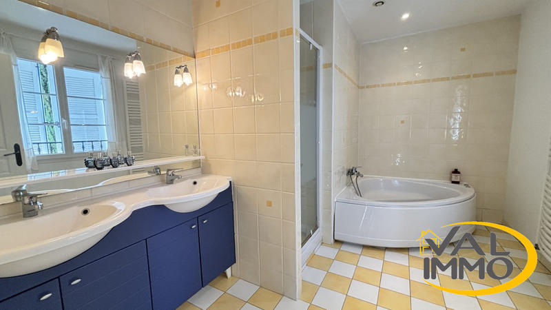 Villa - 200 m² - 6 pièces