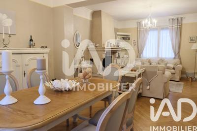 Maison - 225 m² - 9 pièces