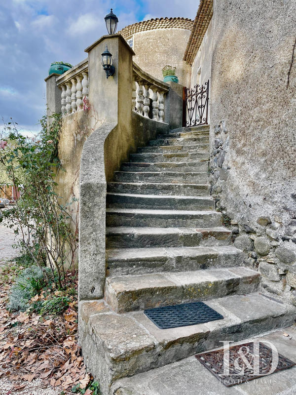 Château - 1 560 m² - 20 pièces