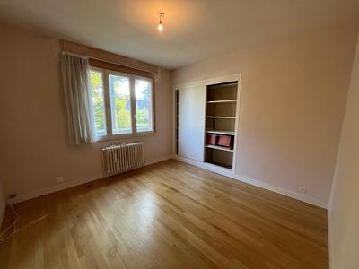 Maison - 230 m² - 10 pièces