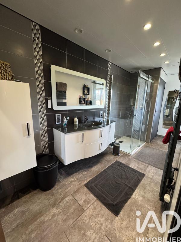 Maison - 200 m² - 7 pièces