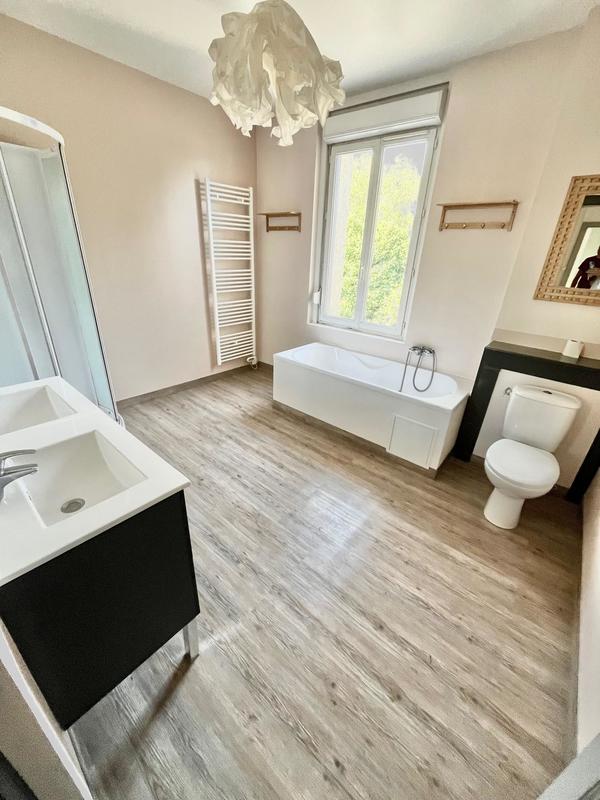 Maison ancienne - 141 m² - 8 pièces