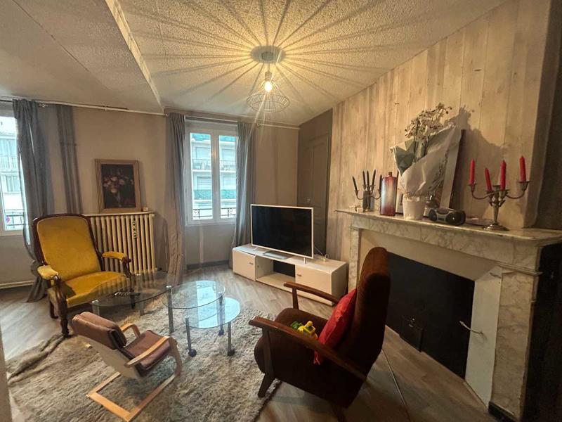 Maison - 233 m² - 10 pièces