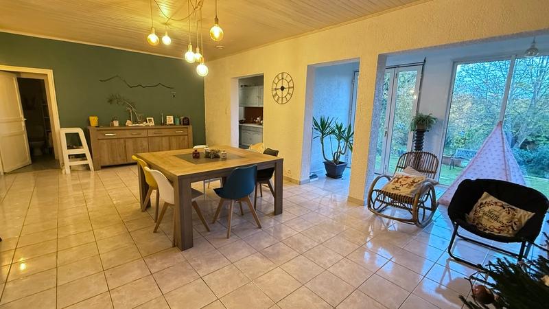 Maison - 250 m² - 7 pièces