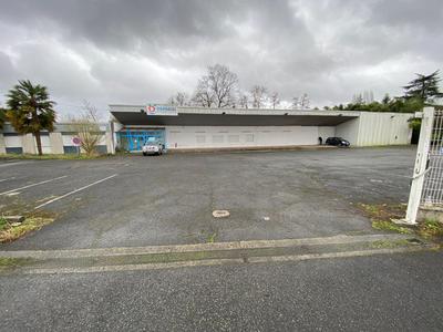 Local commercial - 819 m²