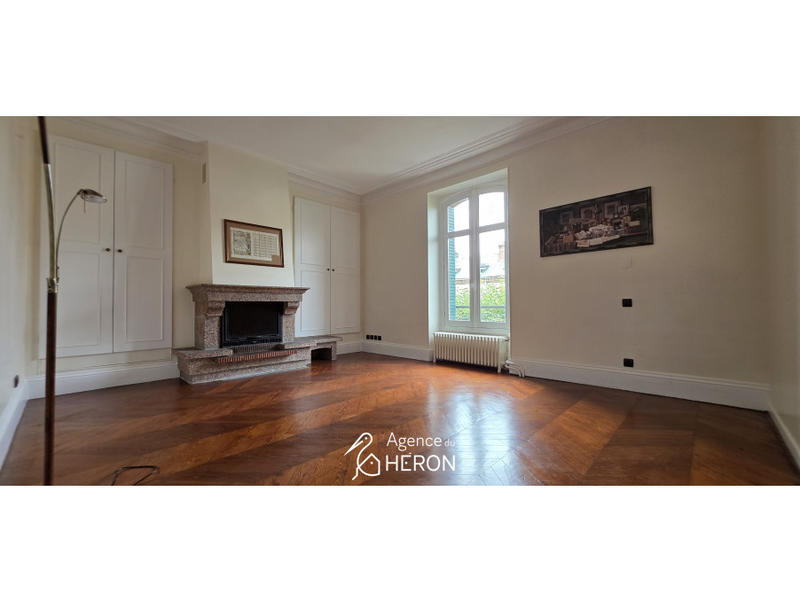 Maison - 240 m² - 9 pièces