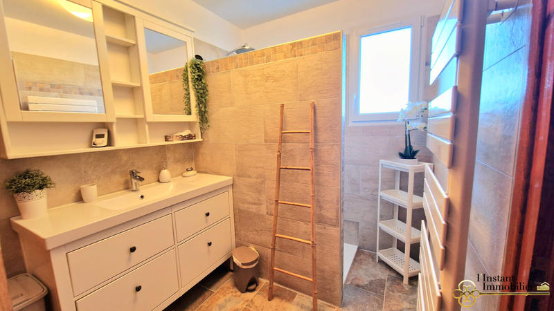 Maison - 205 m² - 9 pièces