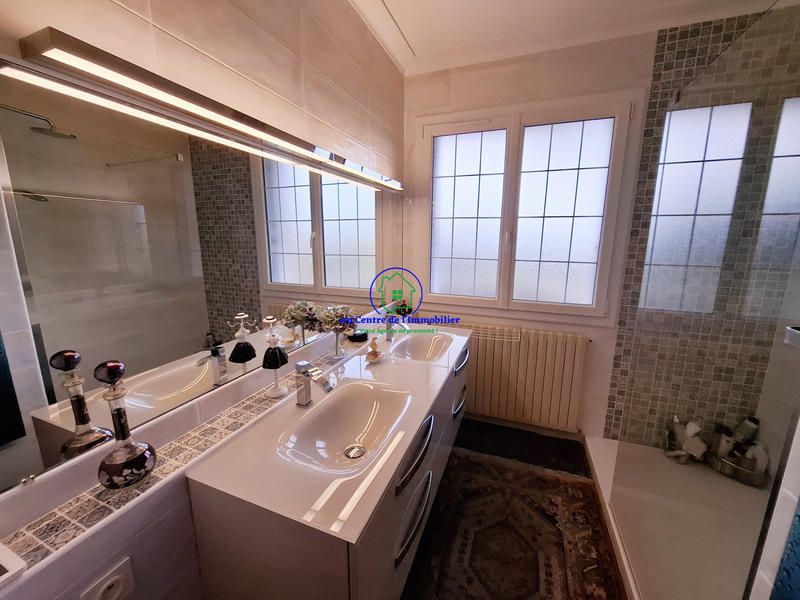 Appartement - 144 m² - 5 pièces