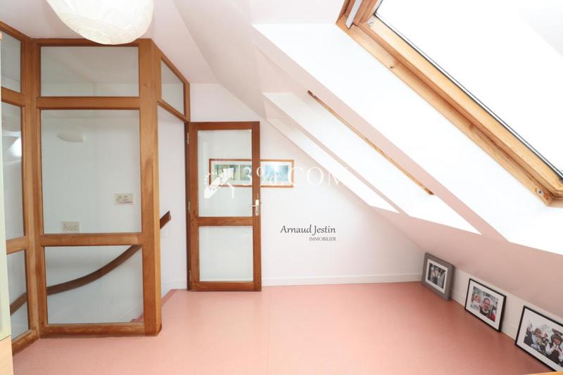 Maison - 176 m² - 9 pièces