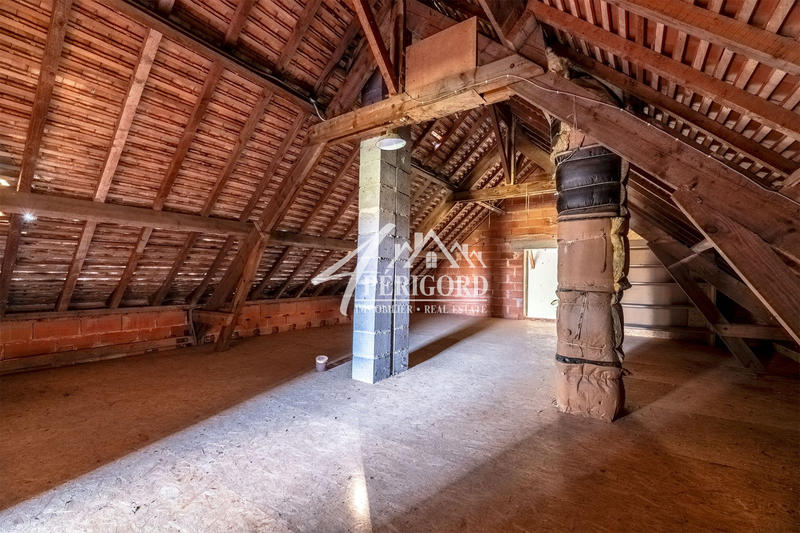 Maison traditionnelle - 200 m² - 8 pièces