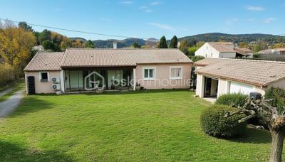 Maison traditionnelle - 89 m² - 4 pièces