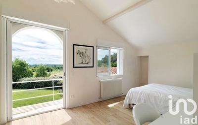 Maison - 263 m² - 8 pièces