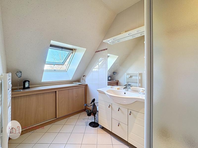 Maison - 202 m² - 8 pièces