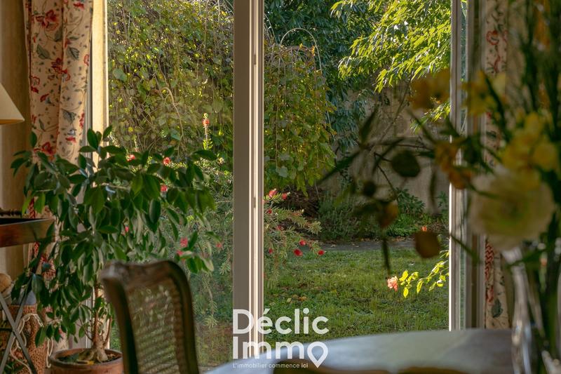 Maison - 370 m² - 9 pièces