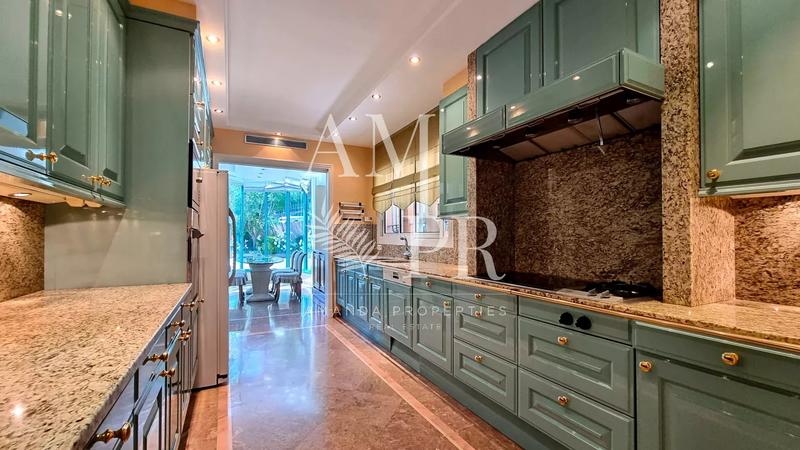 Villa - 350 m² - 10 pièces