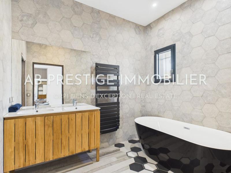 Maison - 180 m² - 5 pièces