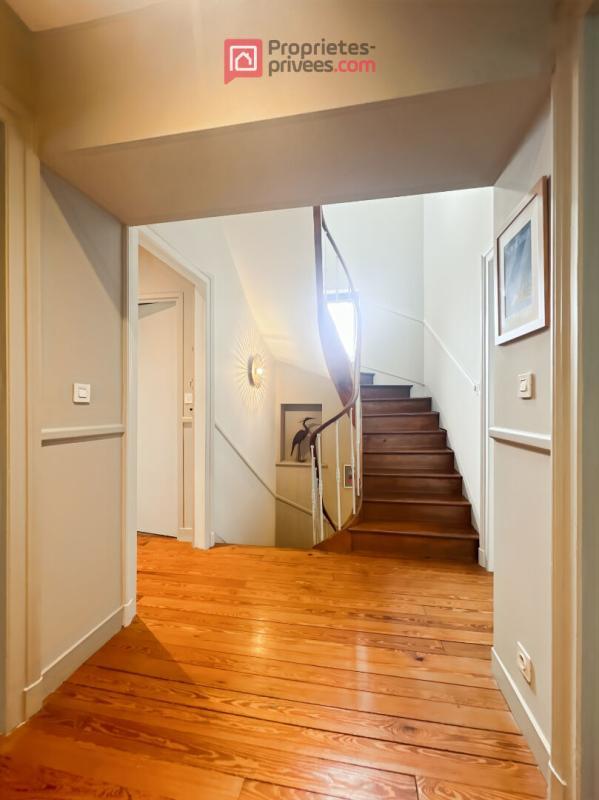 Maison - 210 m² - 9 pièces