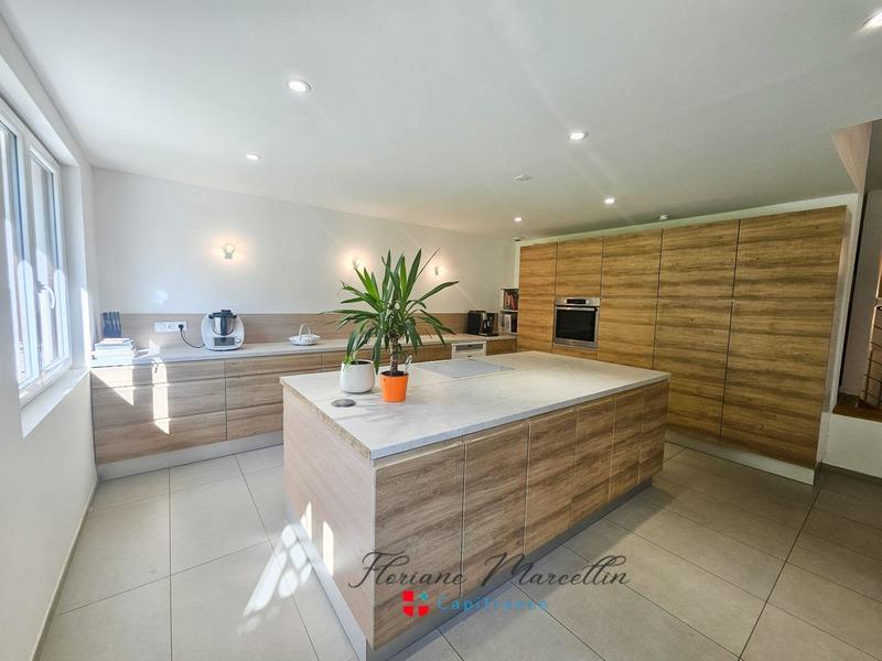 Maison - 254 m² - 5 pièces