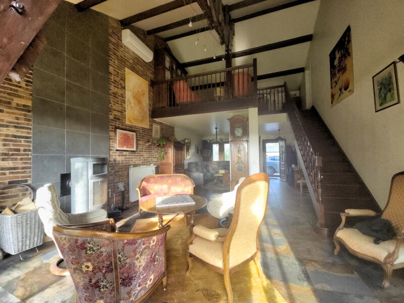 Maison - 221 m² - 8 pièces