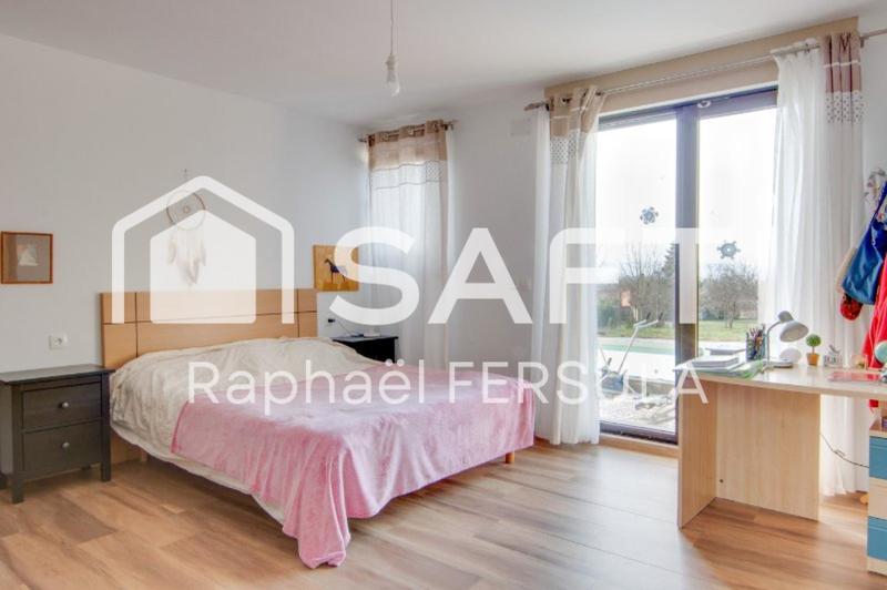 Maison - 230 m² - 6 pièces