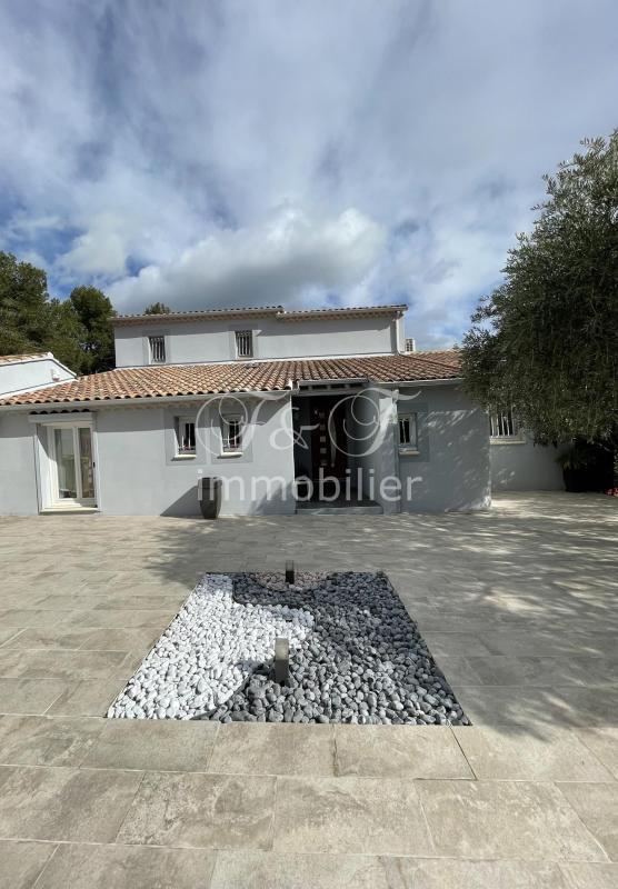 Propriété - 218 m²