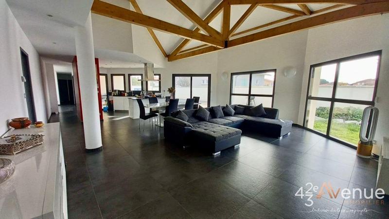 Maison - 208 m² - 7 pièces