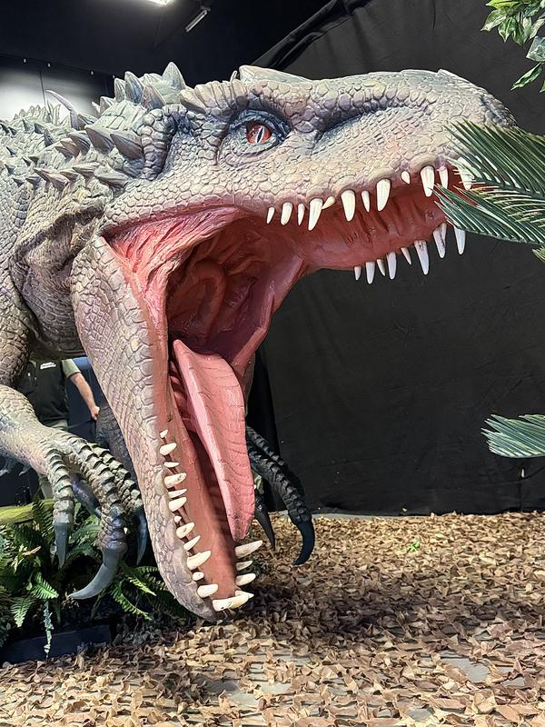 Le monde est Dinosaures